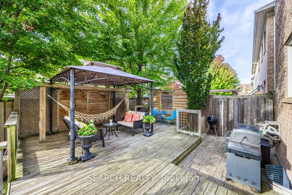 323 McDougall Crossing photo 25