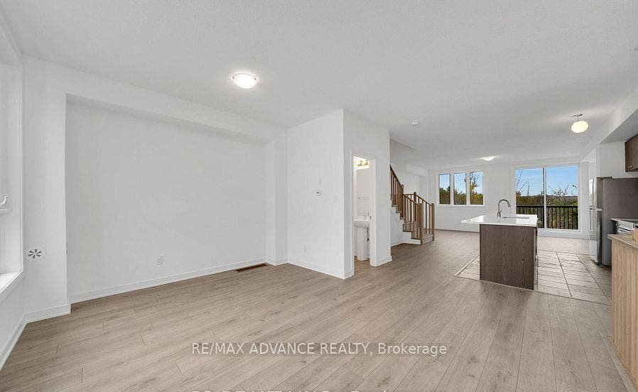 56 Blue Forest Crescent photo 6