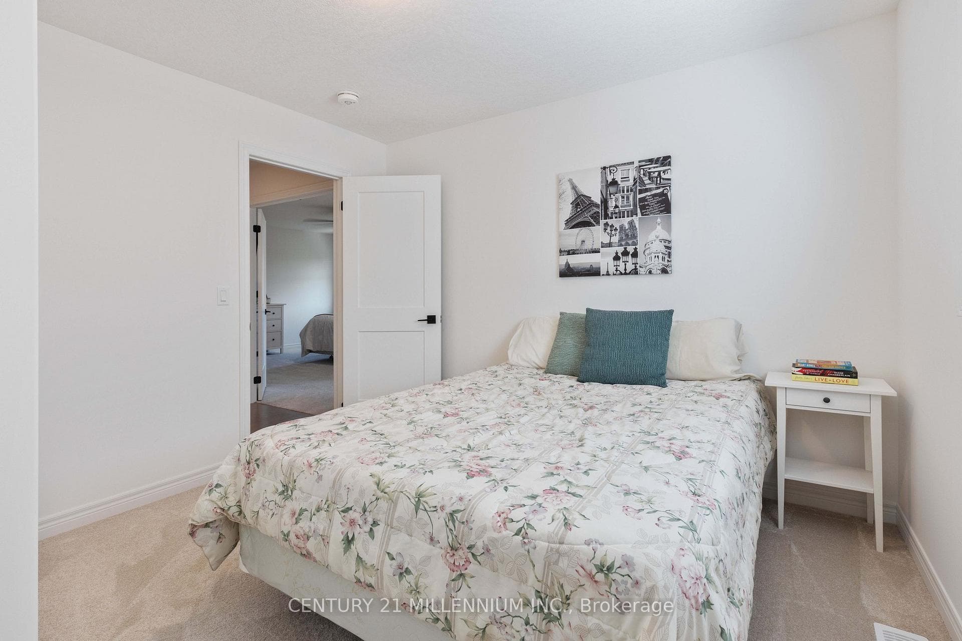 135 Plewes Drive photo 28