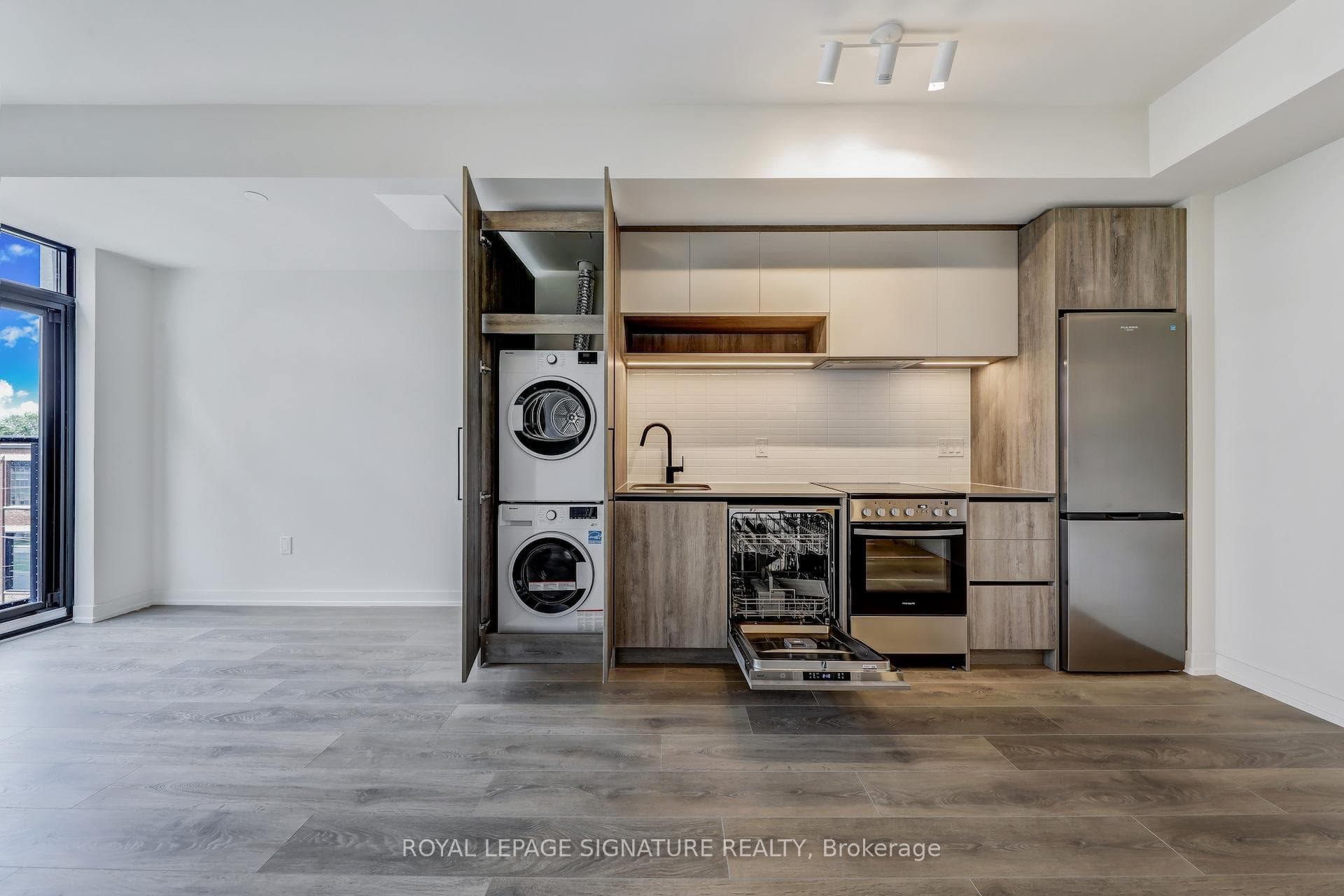 181 Sterling Road Unit 408 photo 6