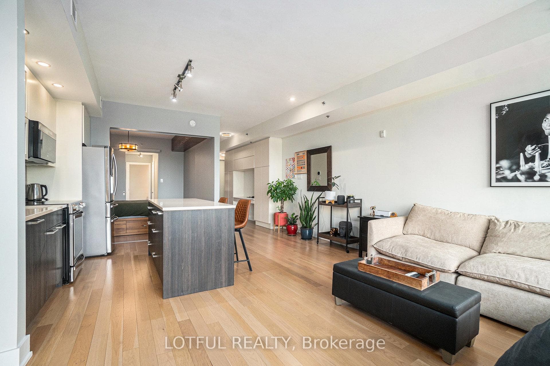 98 Richmond Road Unit 701 photo 9