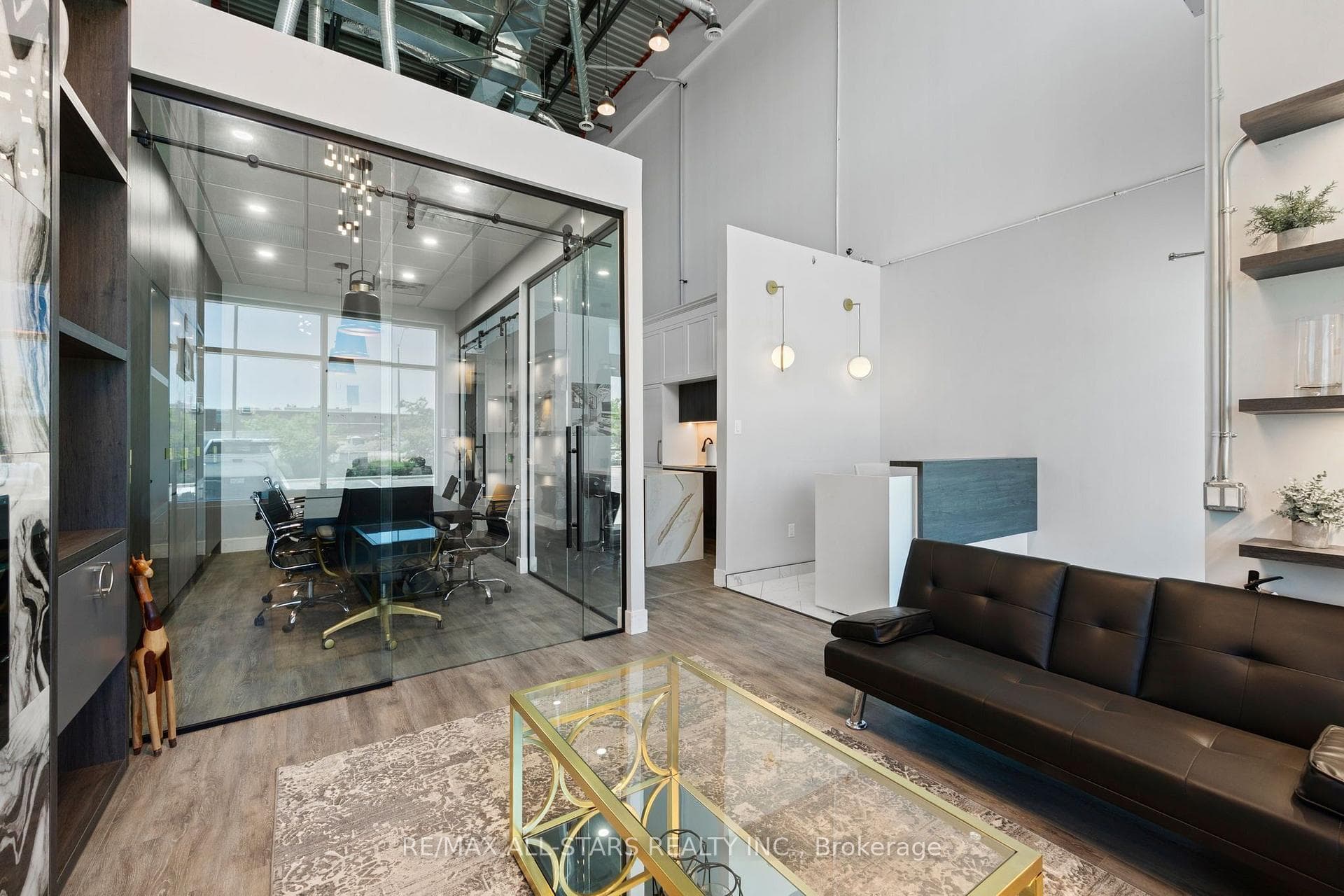 Luxury Finishes & Fully Furnished