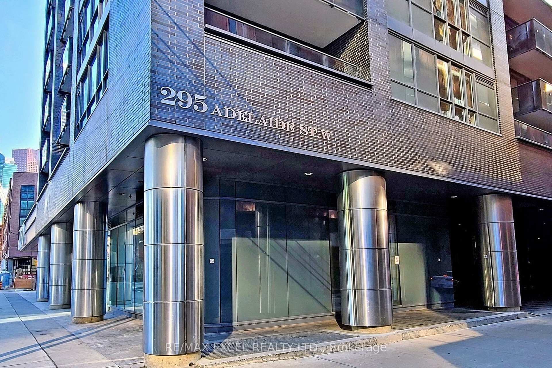 295 Adelaide Street Unit 1013 photo 4
