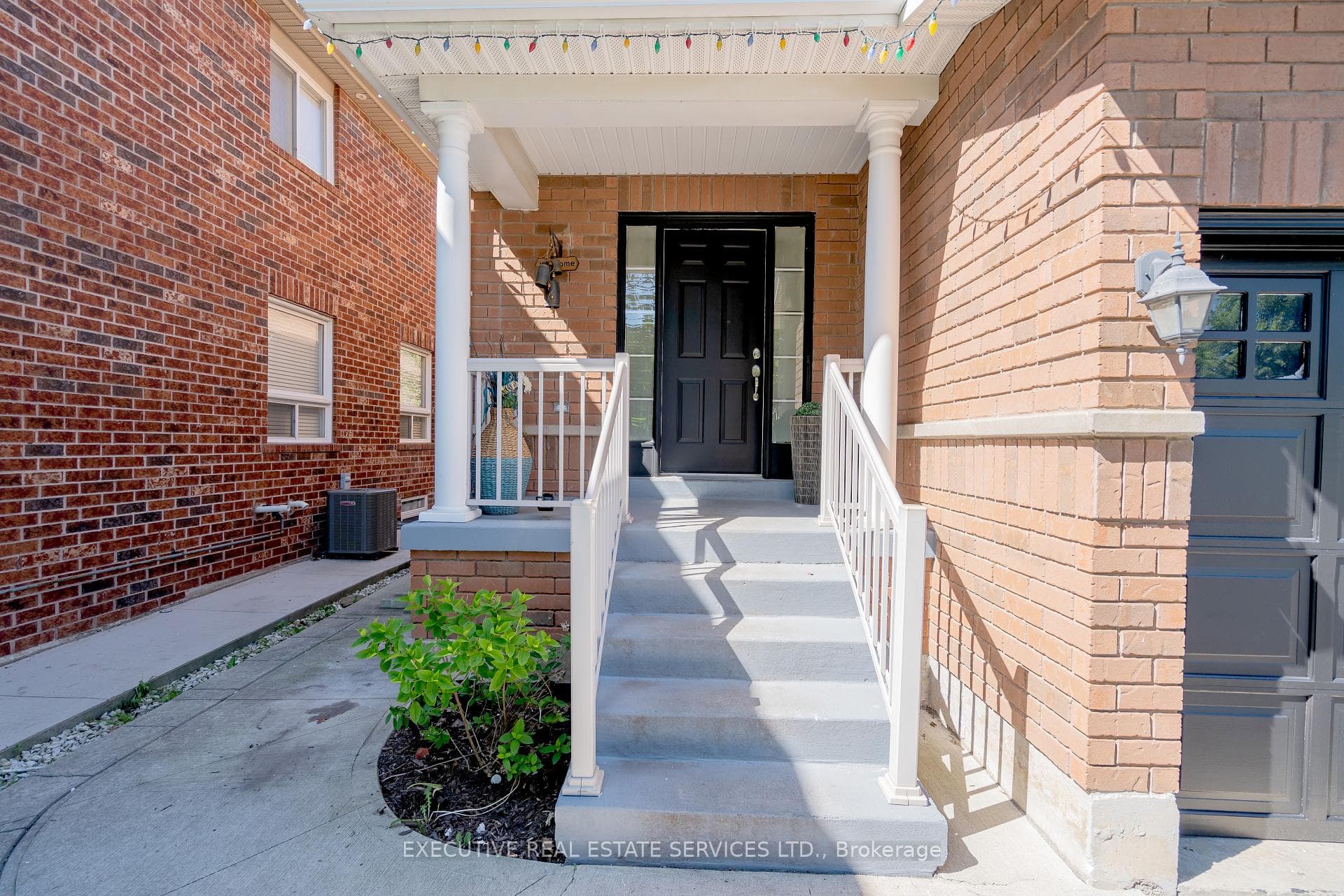 30 Hiberton Crescent photo 3