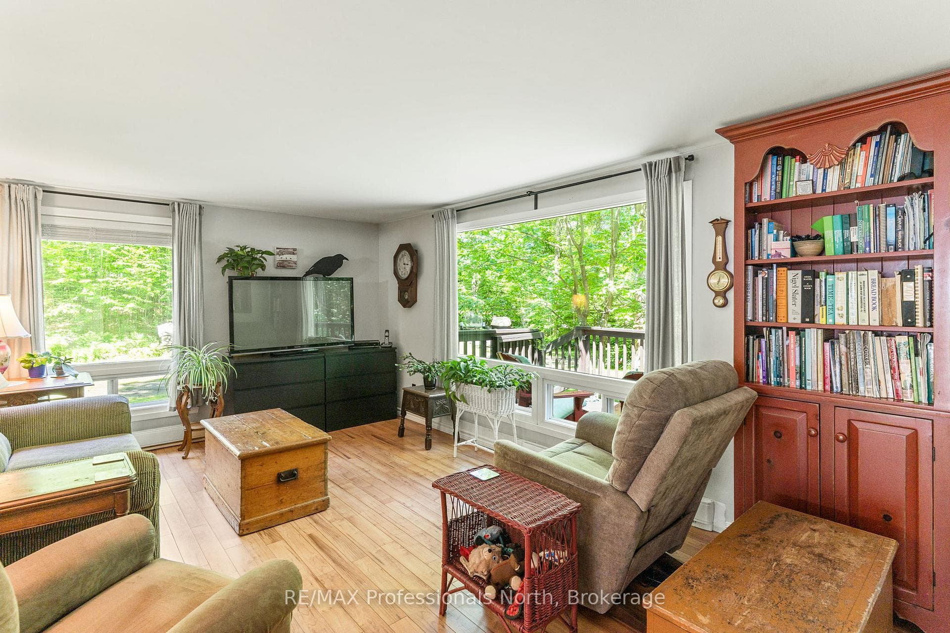 4792 Harburn Road photo 6