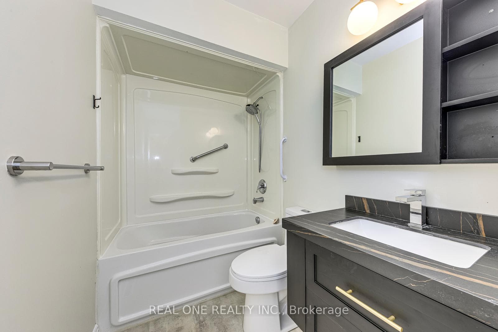 173 Hampton Heath Road Unit Main photo 21
