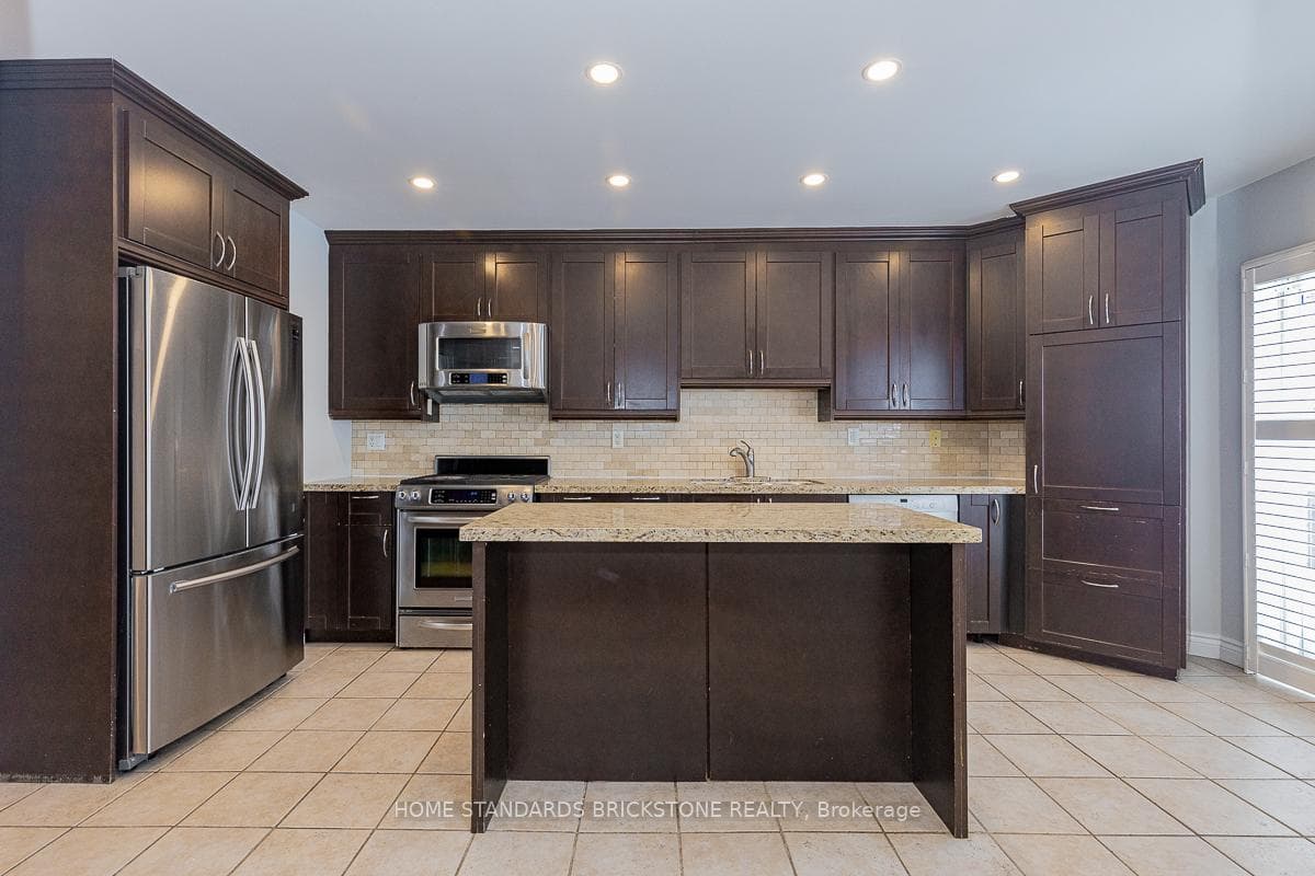 72 Sylwood Crescent photo 15