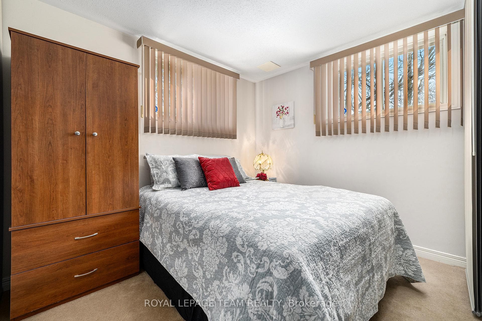 566 Carl Lee Avenue photo 31