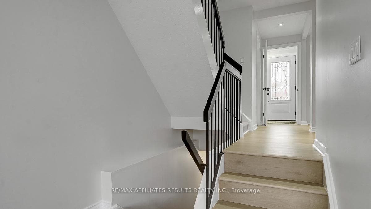 195 Sherway Drive photo 5