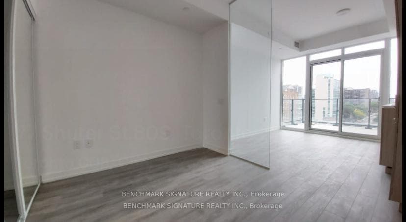 77 Shuter Street Unit 809 photo 5