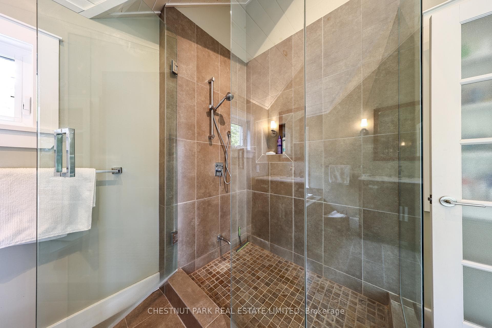 46 Parklane Court photo 28