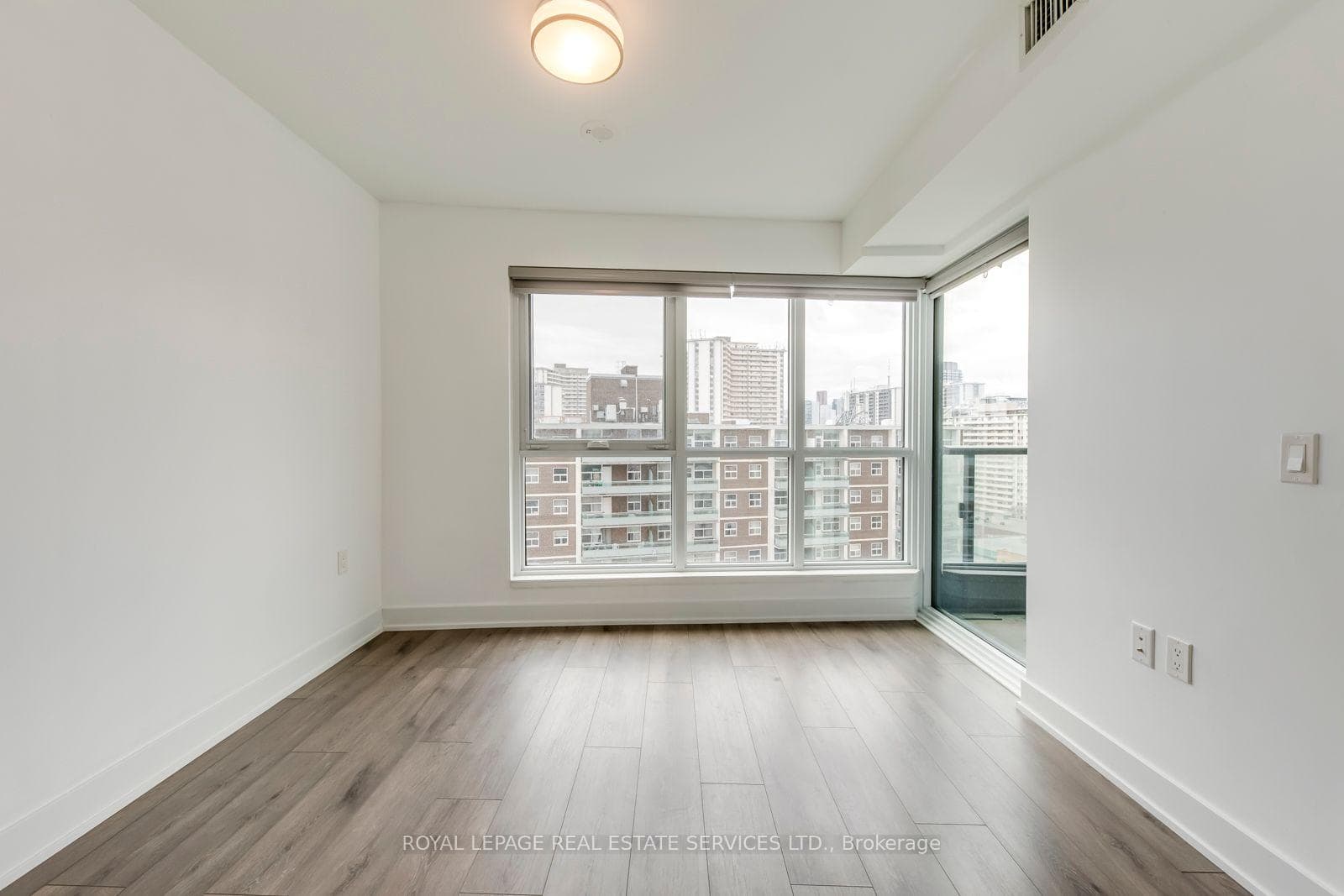 585 Bloor Street Unit 1320 photo 18