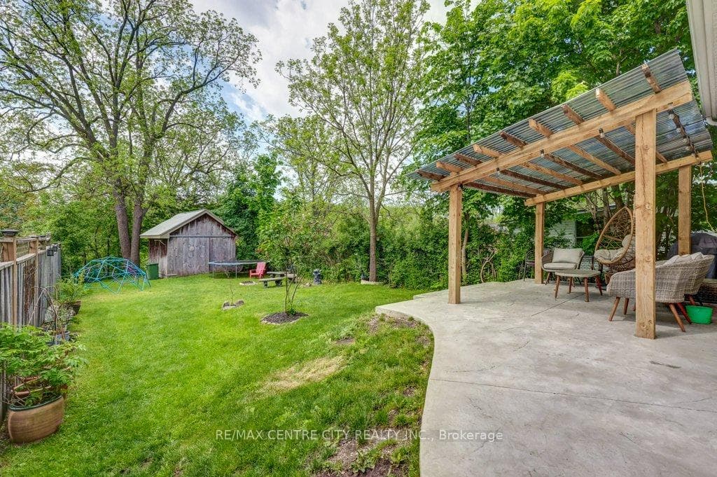 51 Hemlock Street photo 5