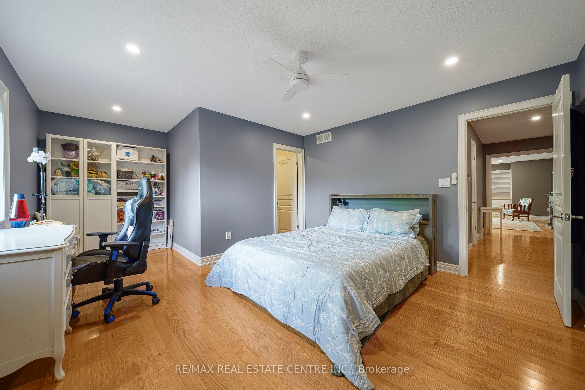 112 Dirksen Court photo 27