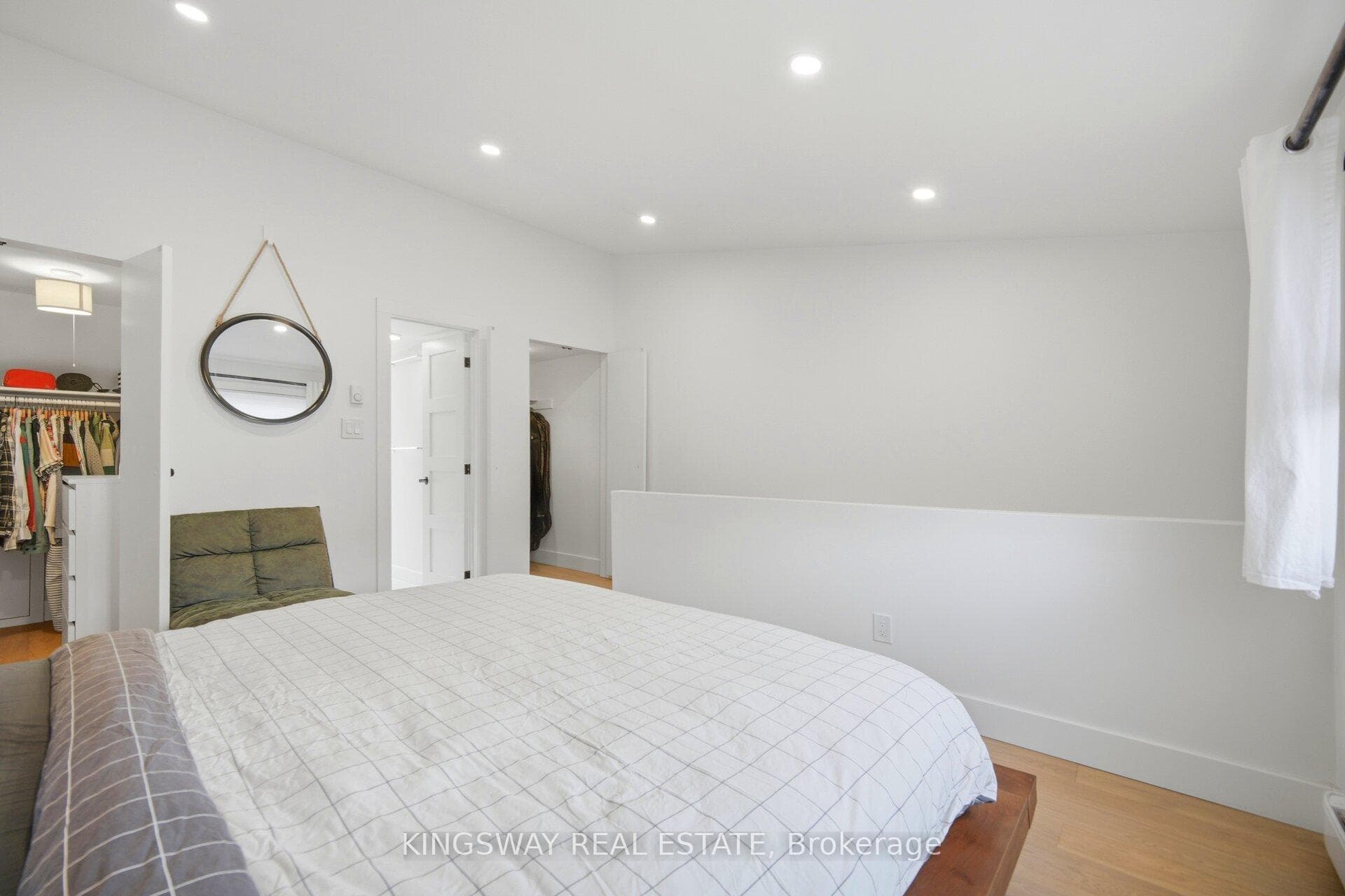 251 Ontario Street photo 28