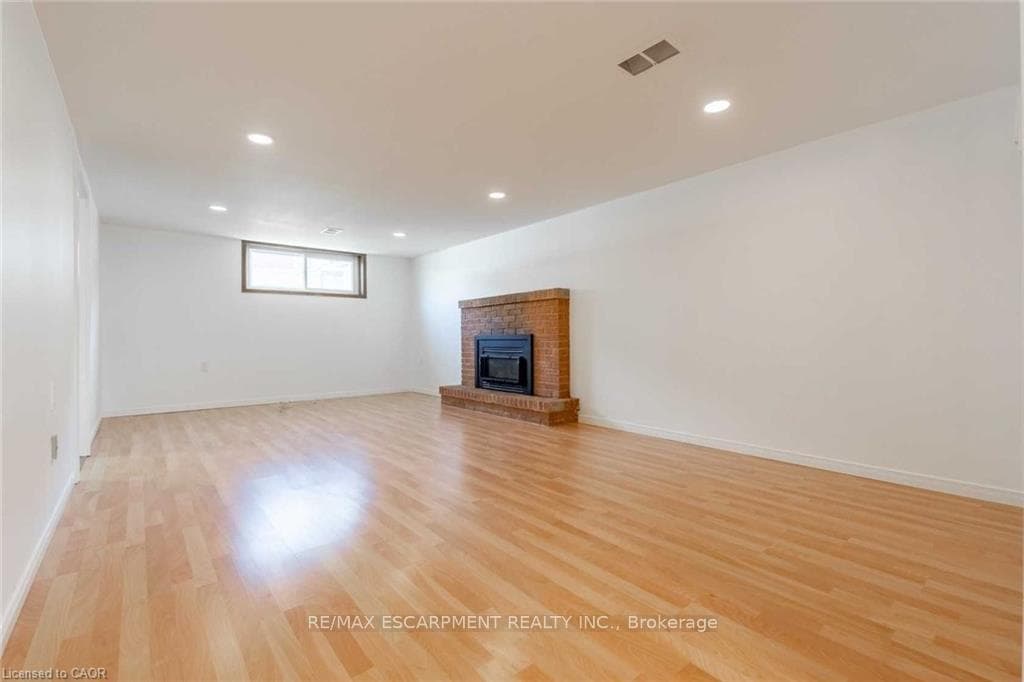 134 Marcella Crescent Unit B photo 9