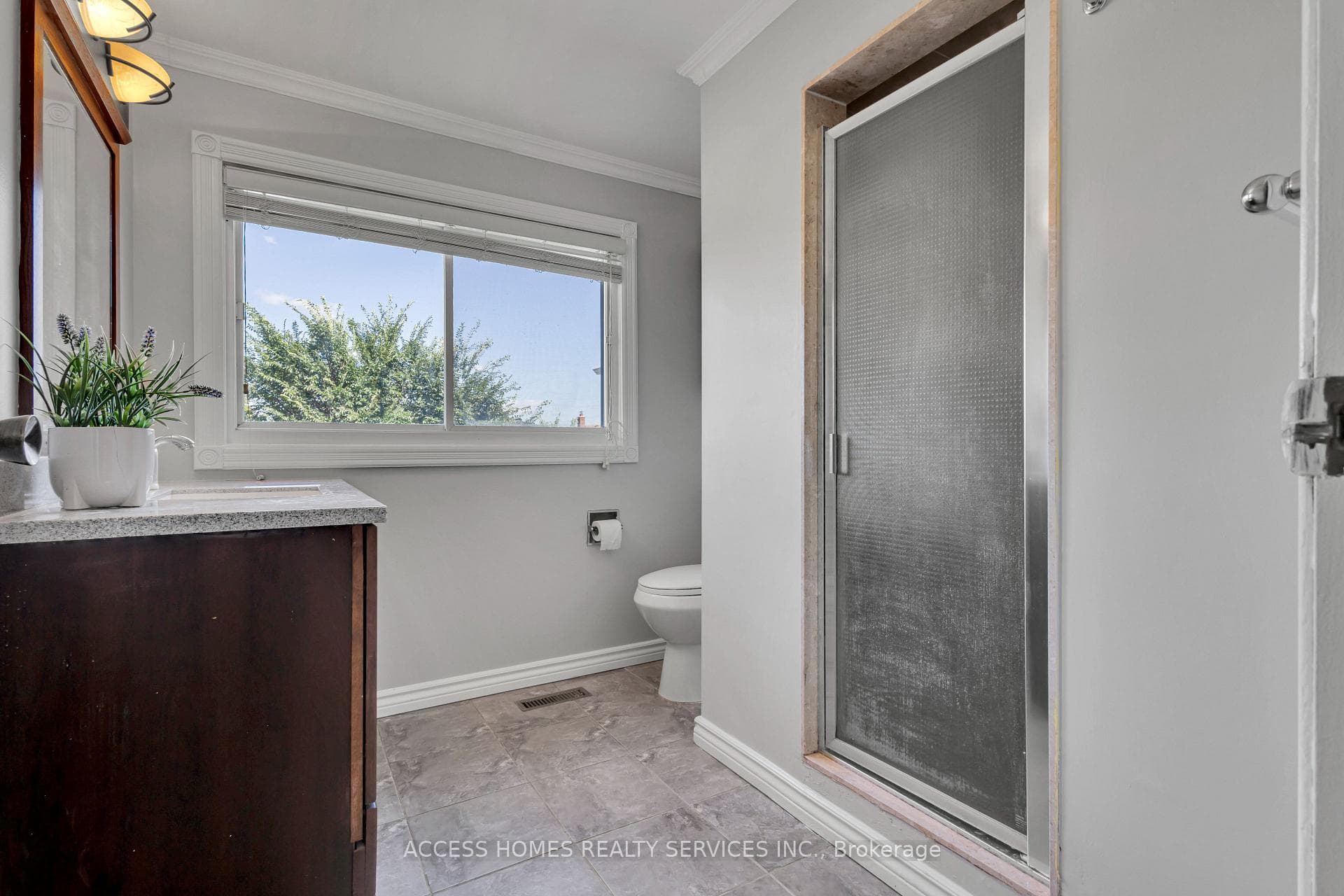 112 Banting Crescent photo 23