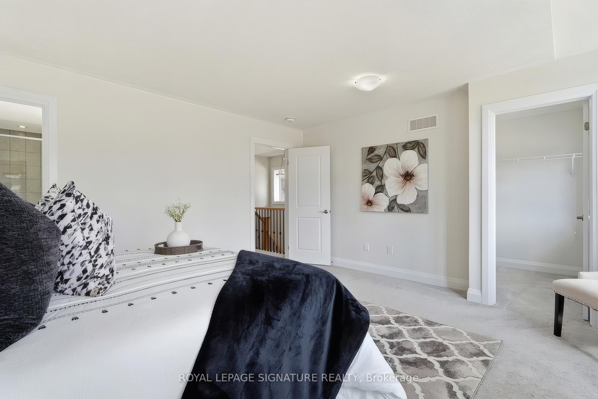 512 Nathalie Crescent photo 24