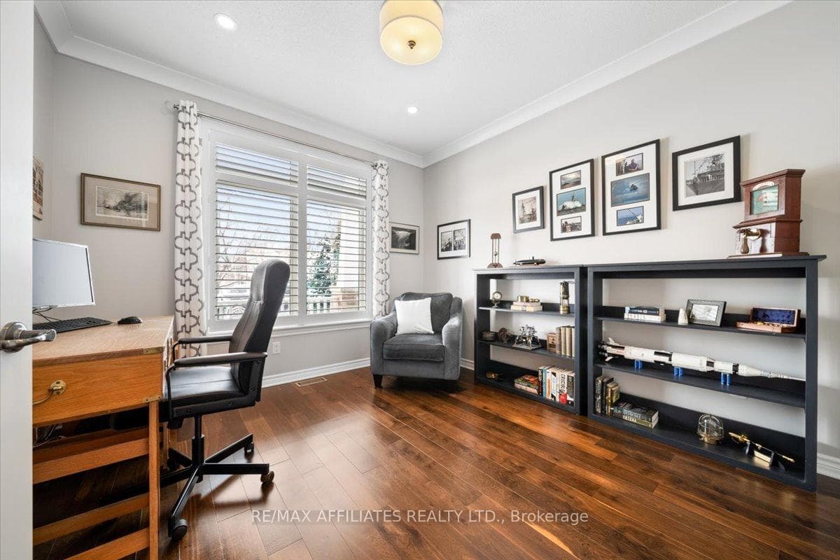 285 Chinian Street photo 3