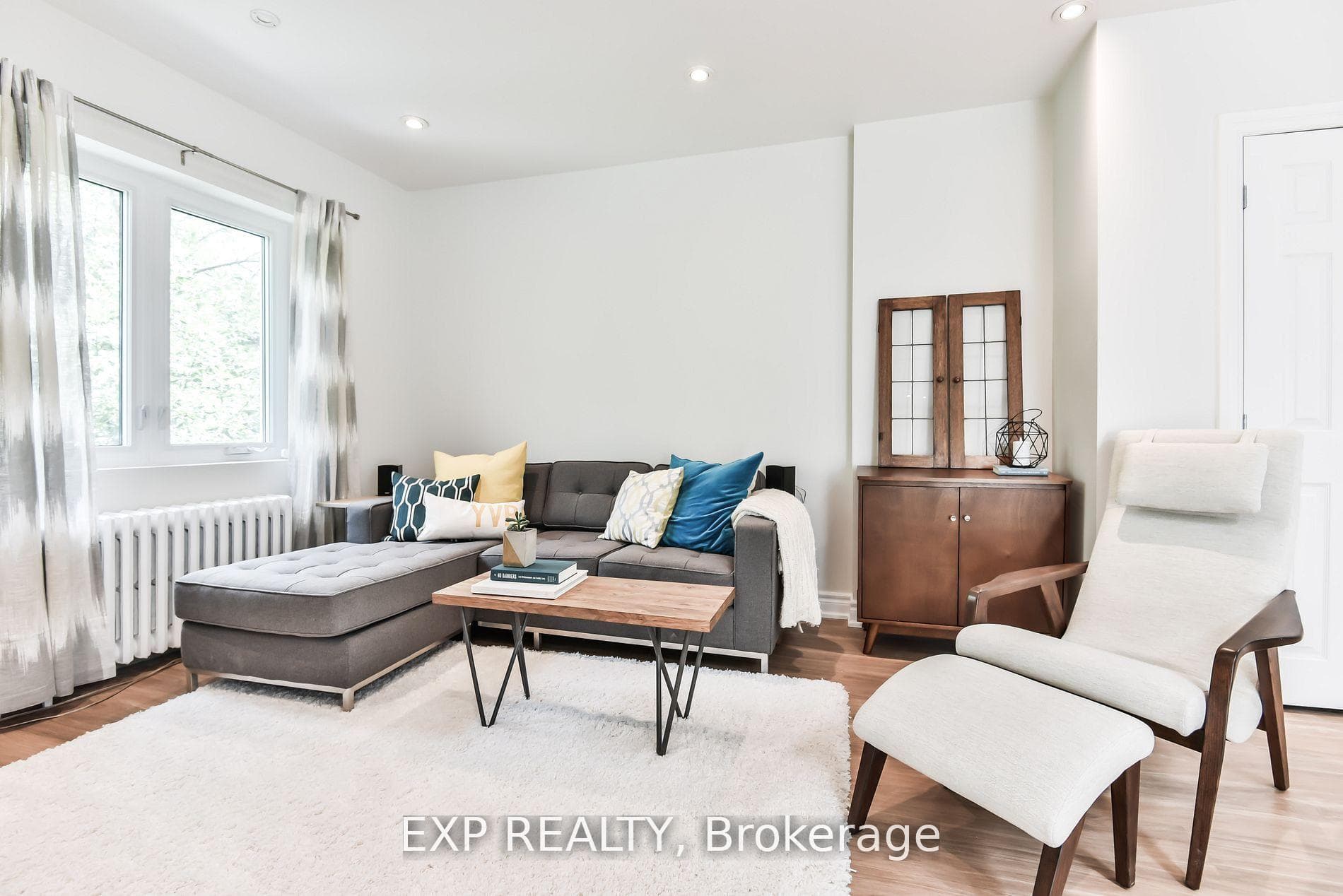 360 Roxton Road photo 4