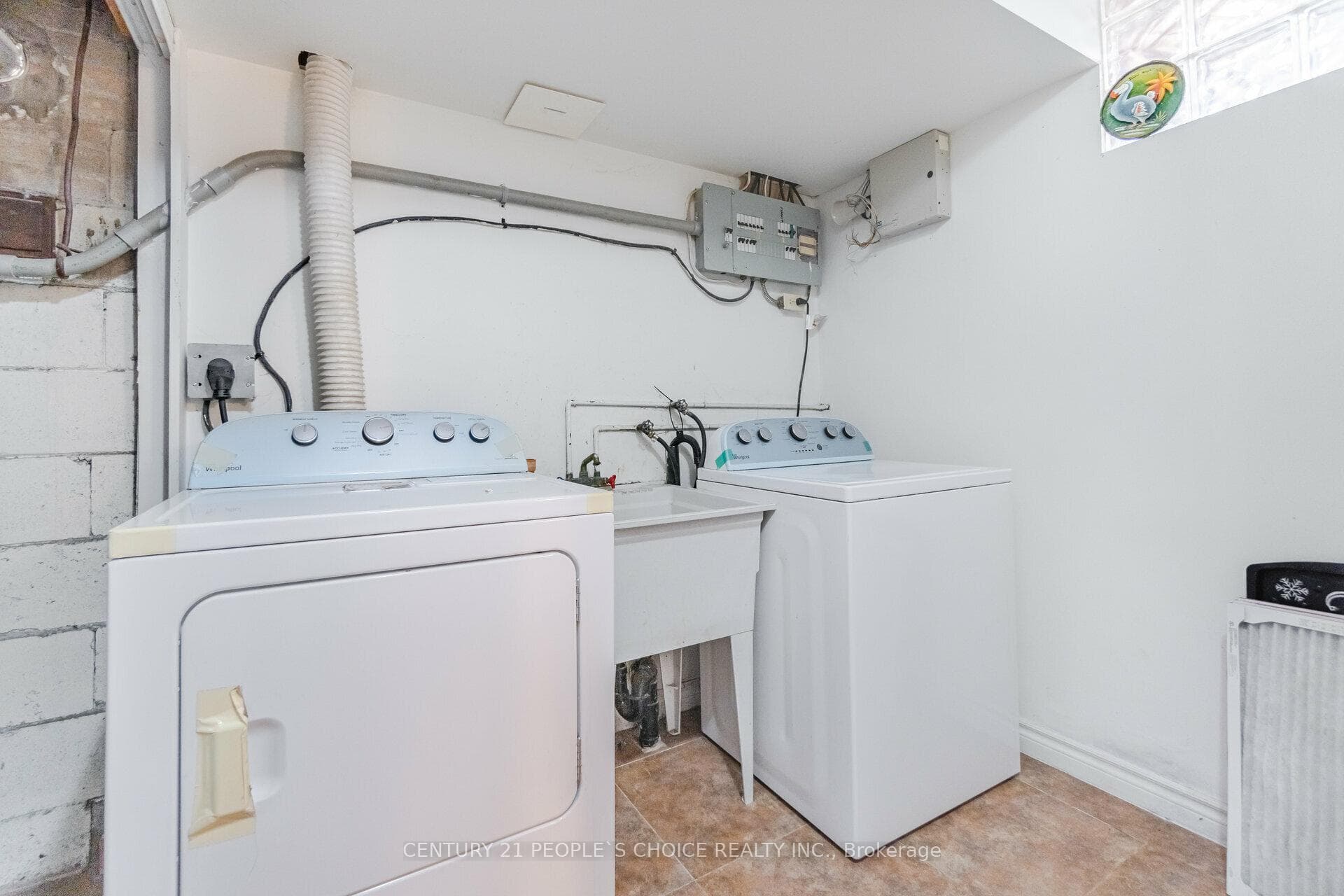8 Bonnechere Crescent photo 35
