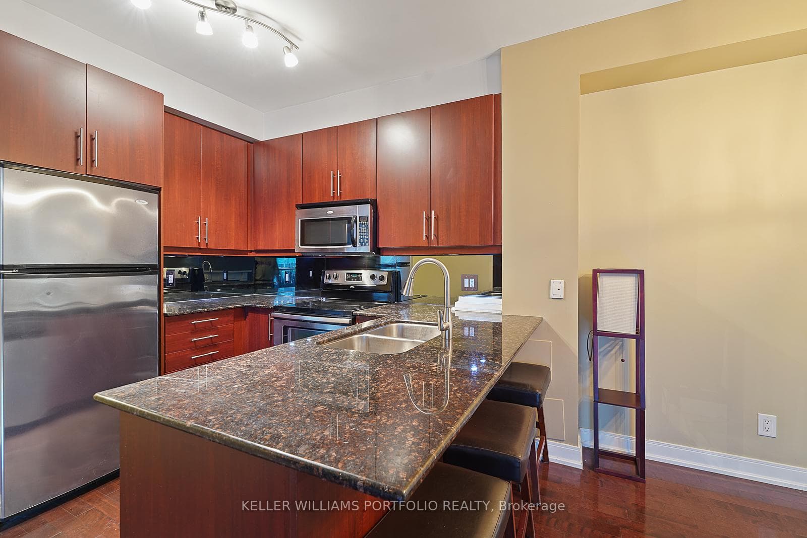 88 Broadway Avenue Unit 201 photo 8