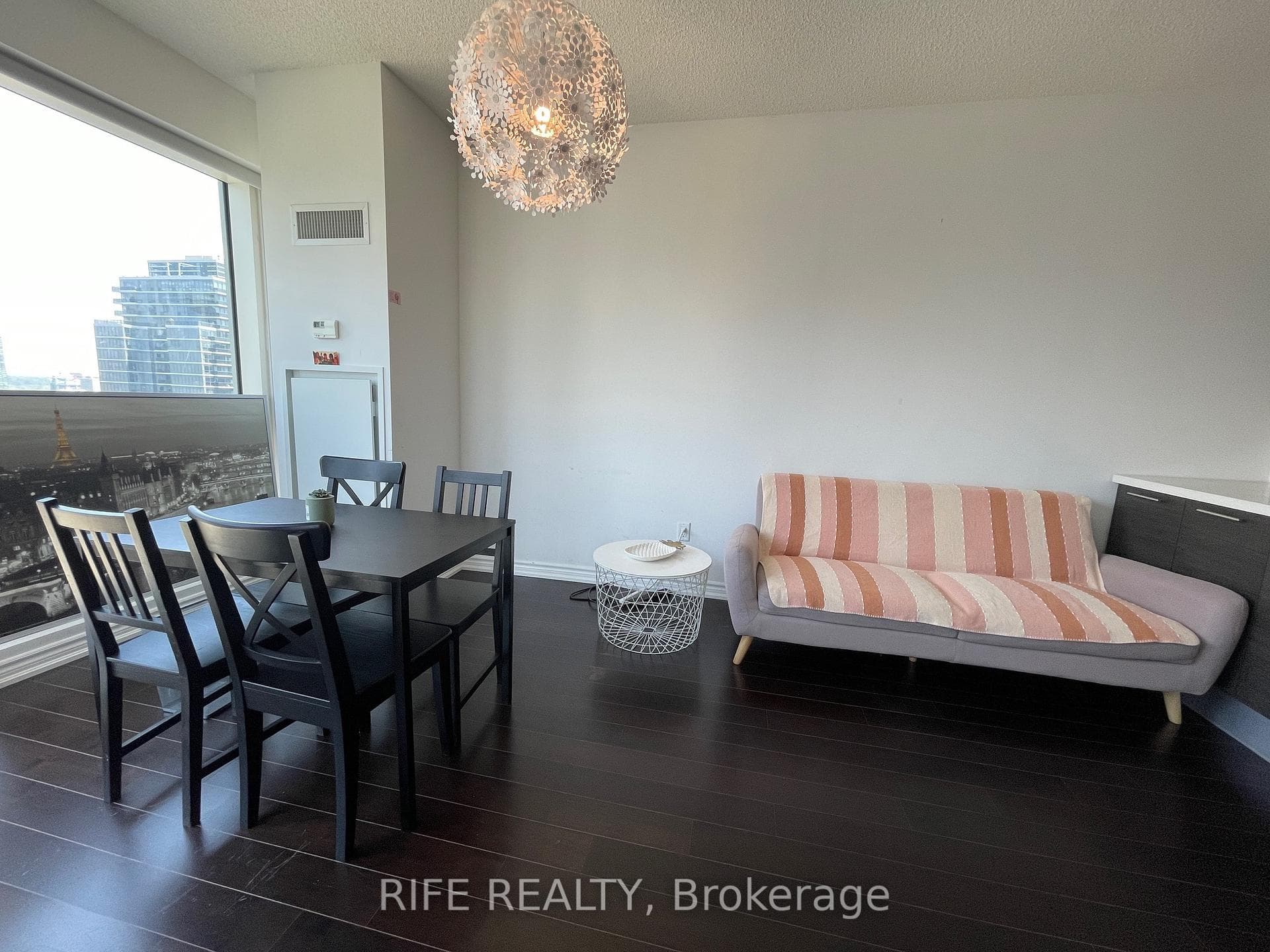386 Yonge Street Unit 3216 photo 3