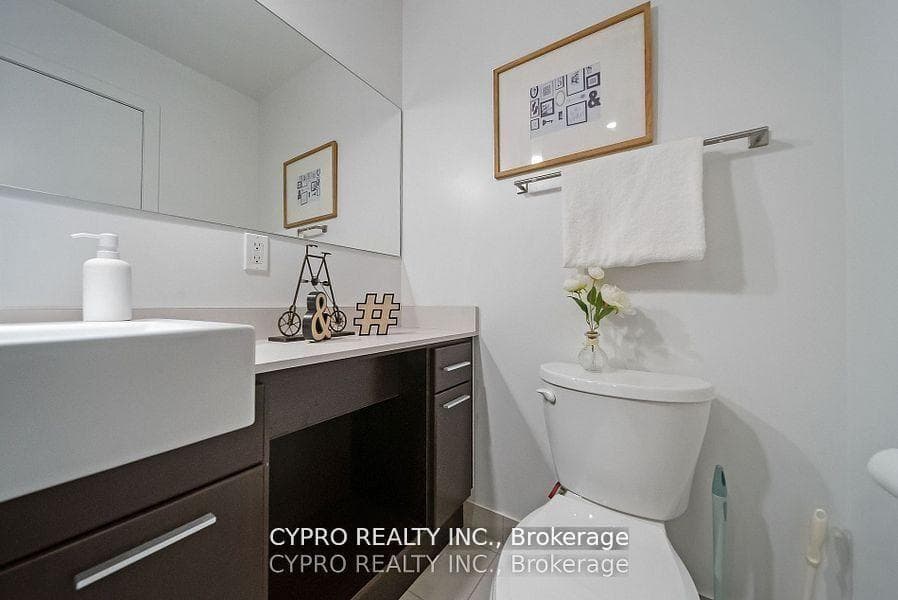 770 BAY Street Unit 601 photo 11
