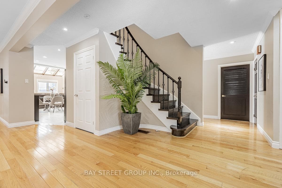 220 Larkin Avenue photo 4