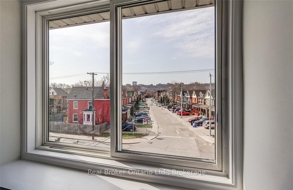 647 Wilson Street photo 39