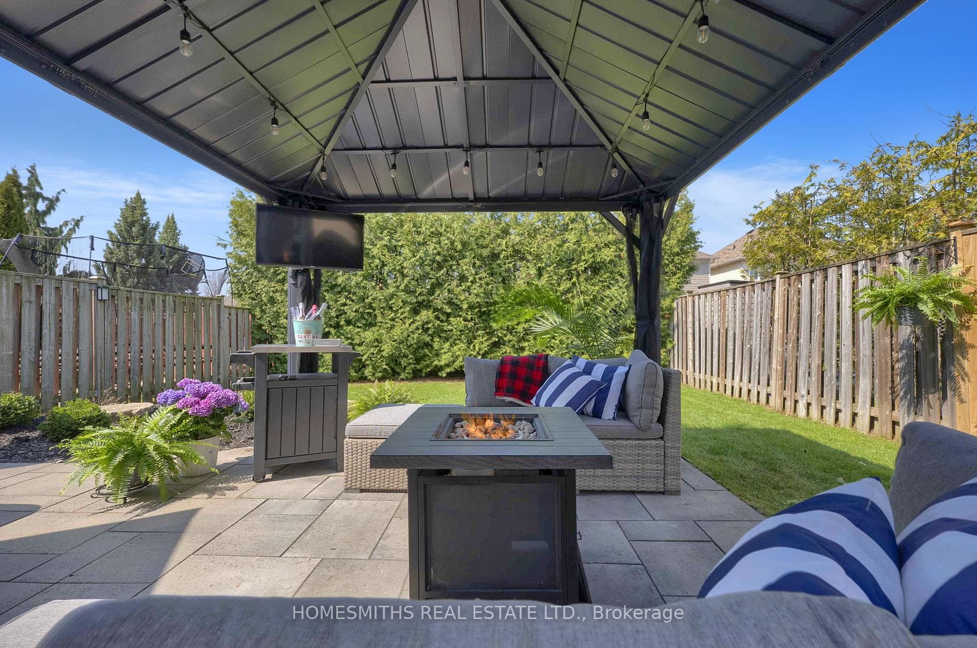 147 Sleeman Square photo 27