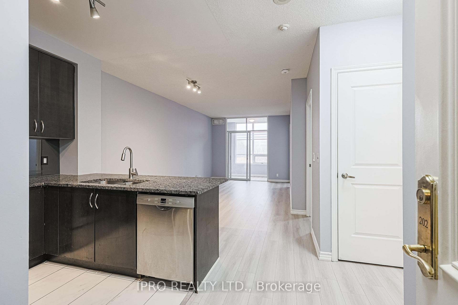 9235 Jane Street Unit 202 photo 8
