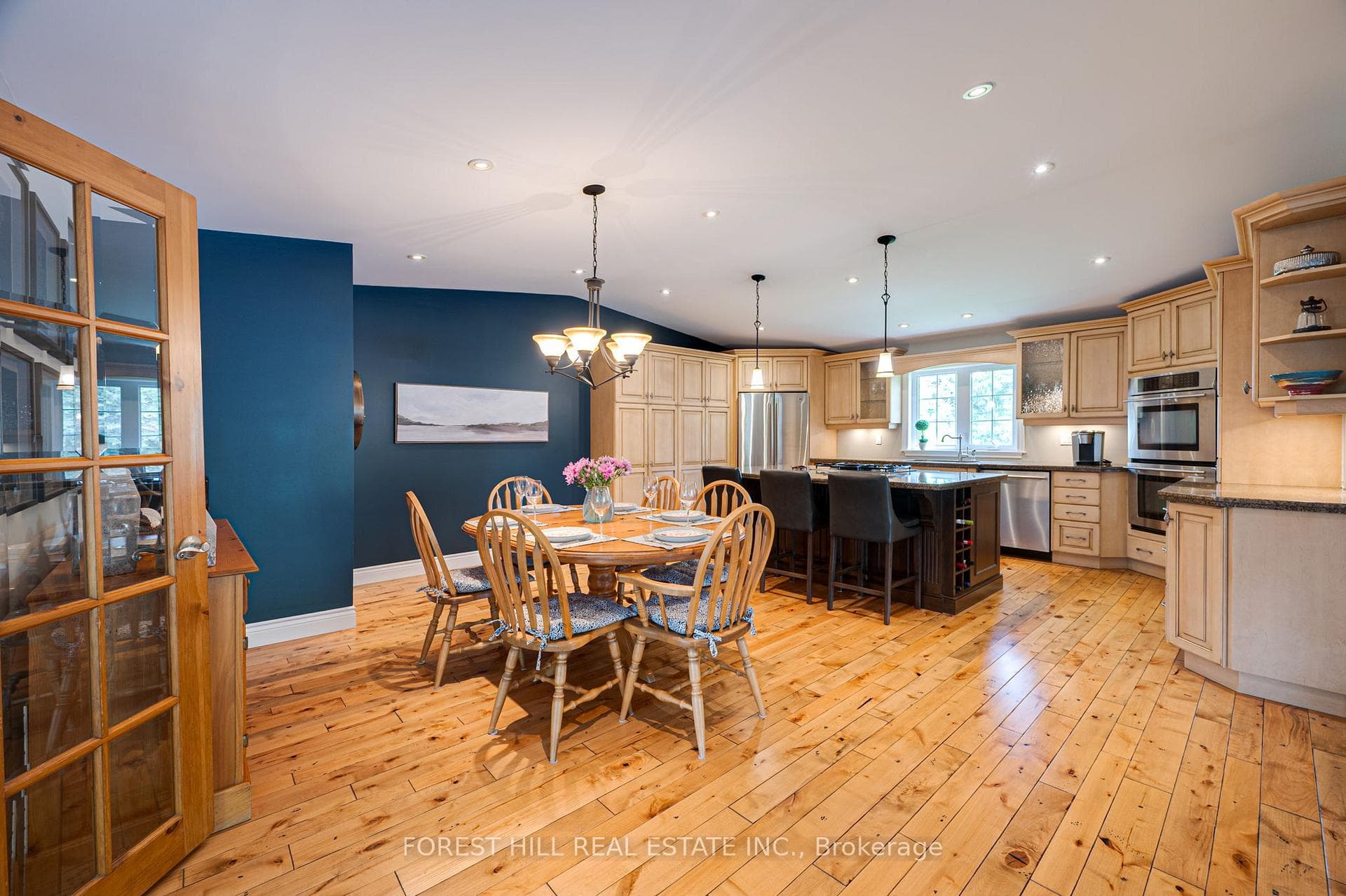 33 Joyce Boulevard photo 7