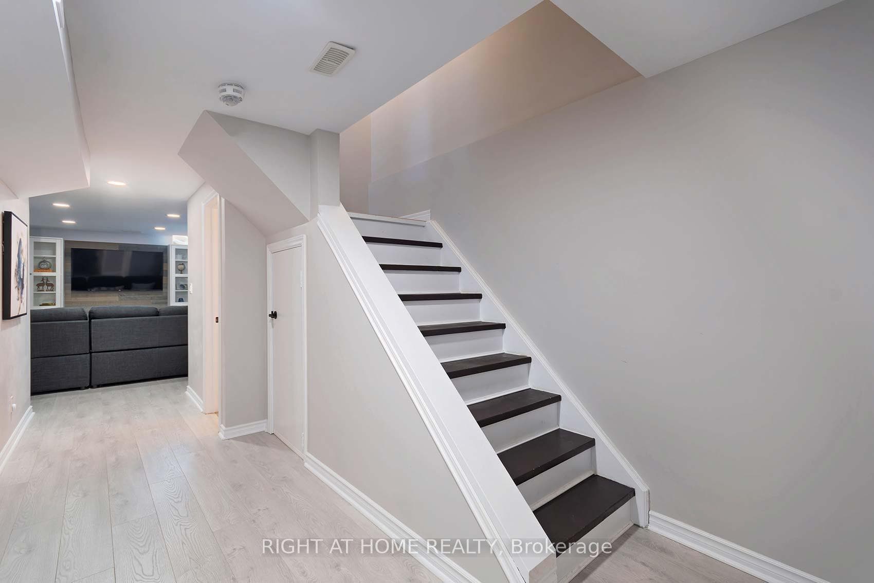 4437 Saw Mill Drive photo 33