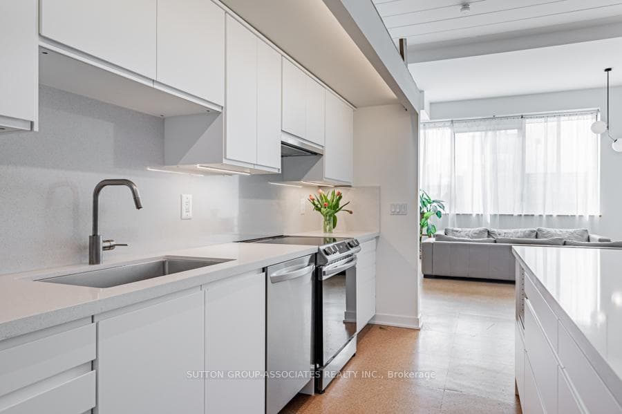 160 Baldwin Street Unit 319 photo 11