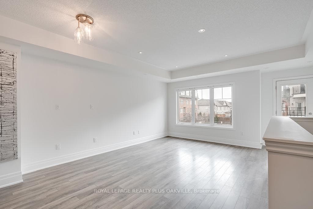 2420 Baronwood Drive Unit 1203 photo 8