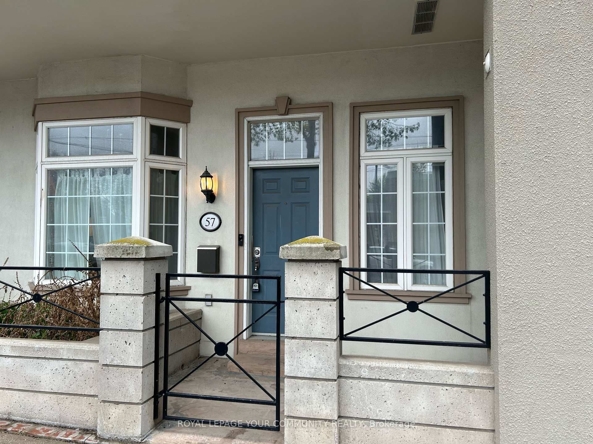 57 McCaul Street photo 9