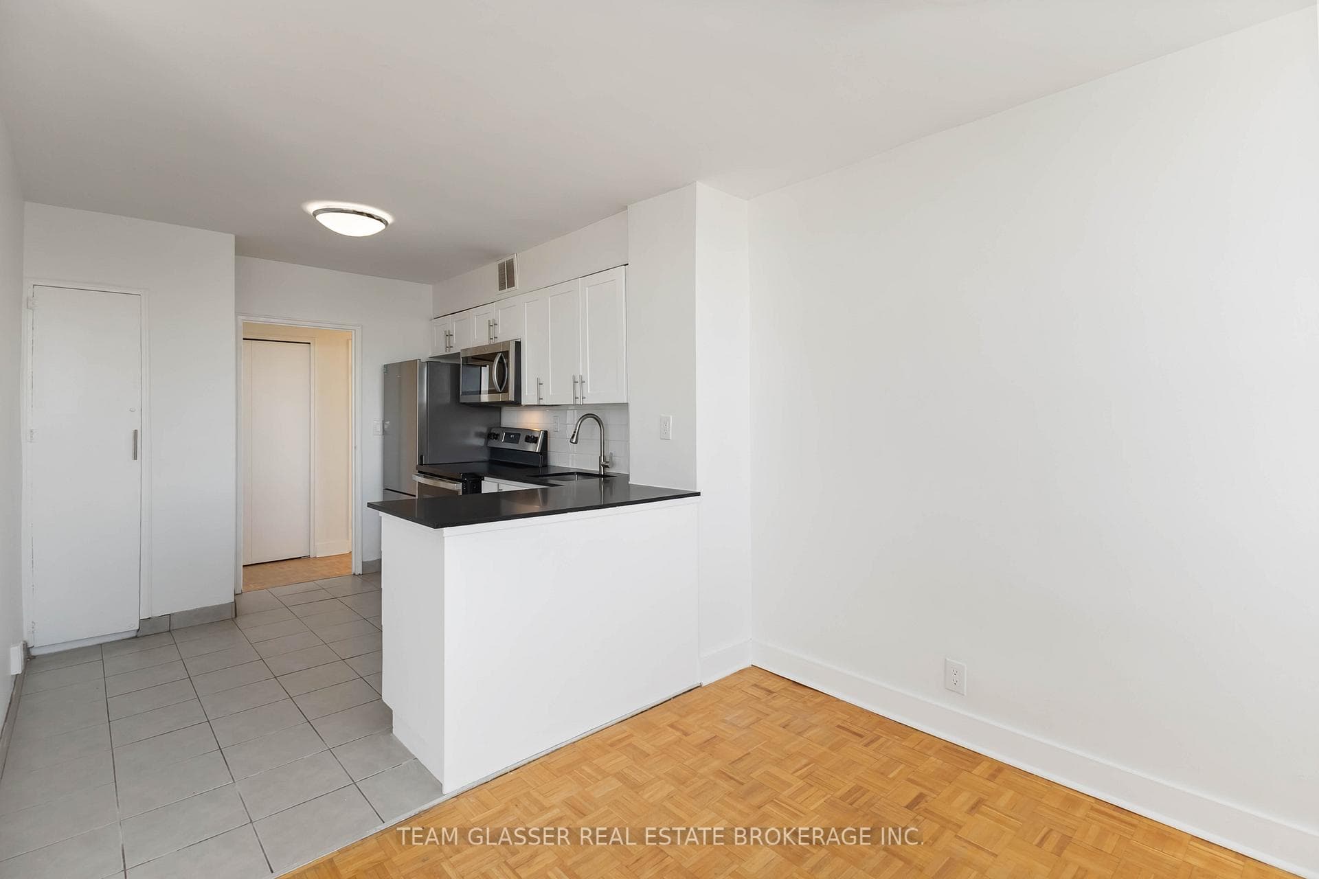 396 Queens Avenue Unit 801 photo 14
