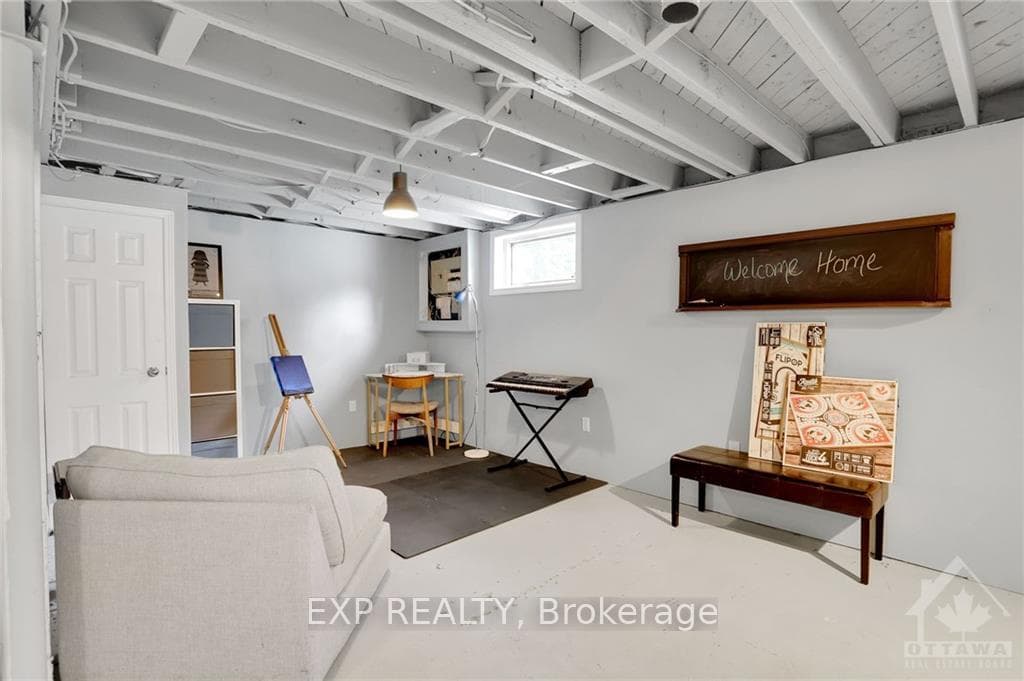 983 ARKELL Street photo 26