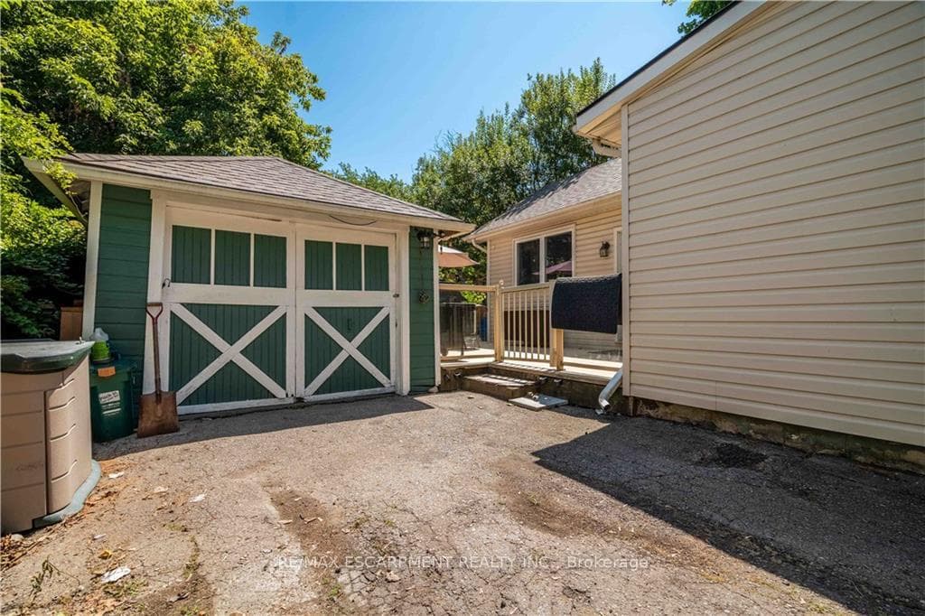 4277 William Street photo 31