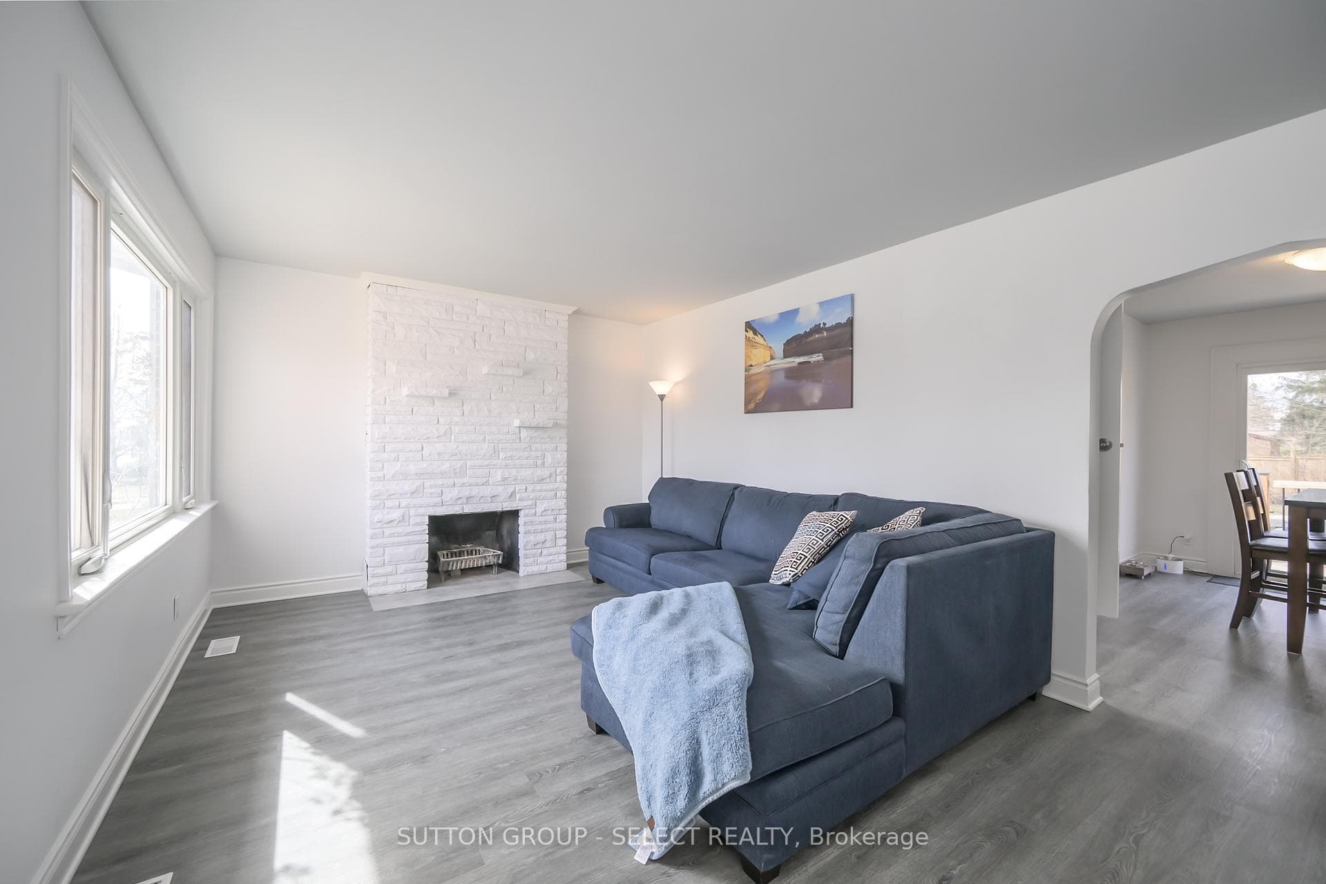 1045 Willow Drive photo 3