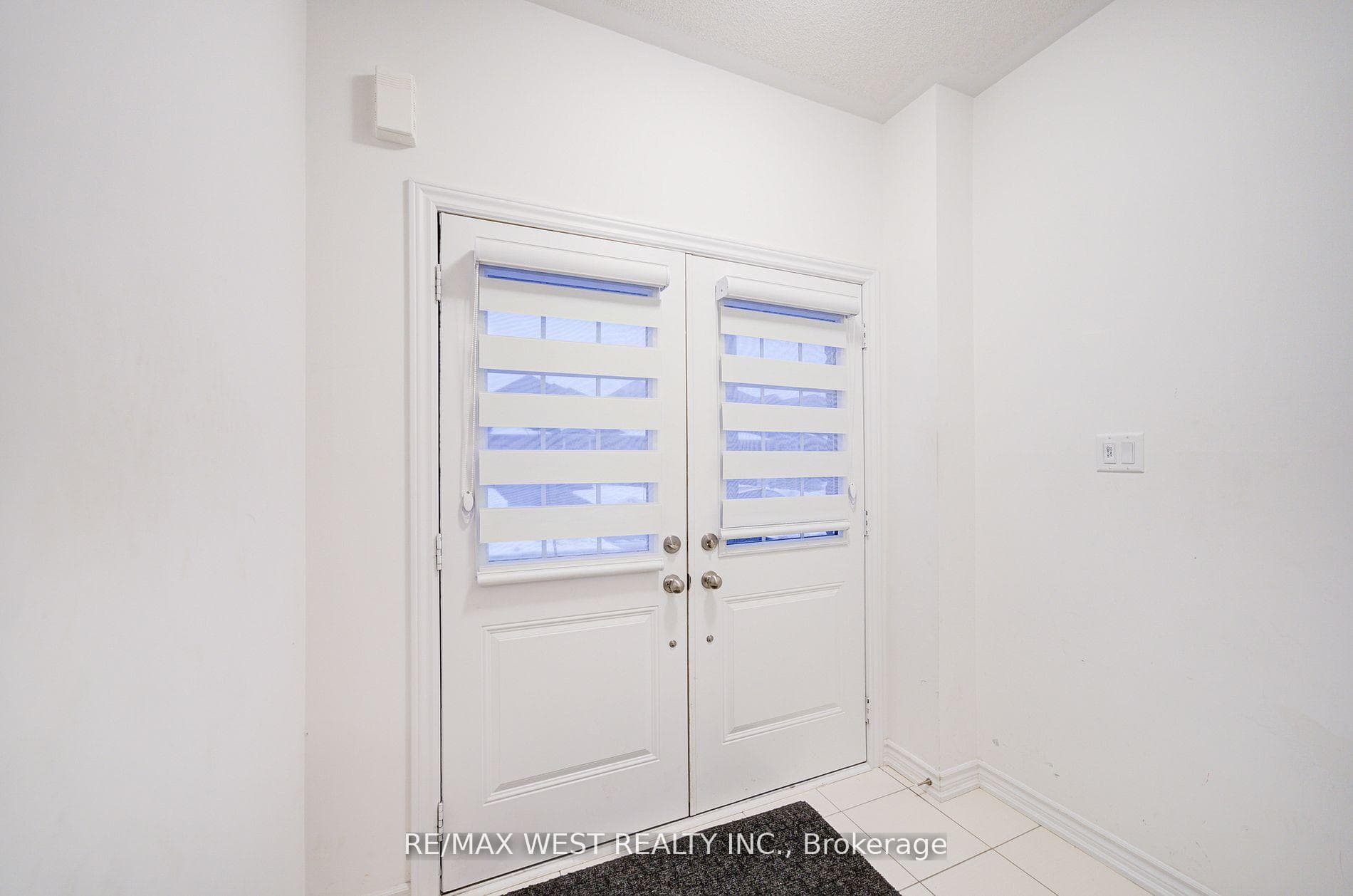 319 Ridley Crescent photo 4