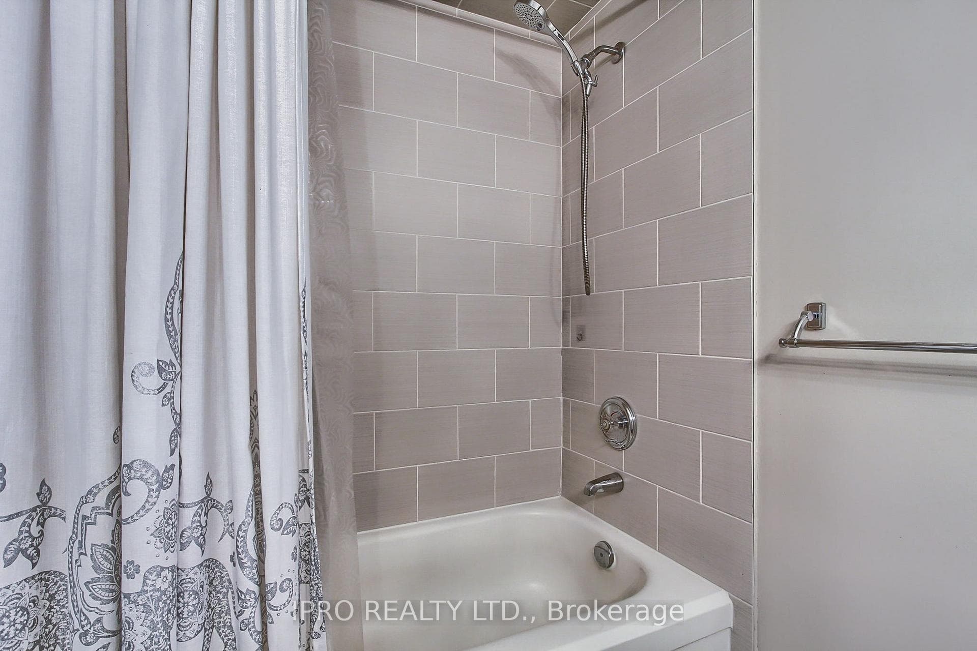 1141 Saturnia Crescent photo 29