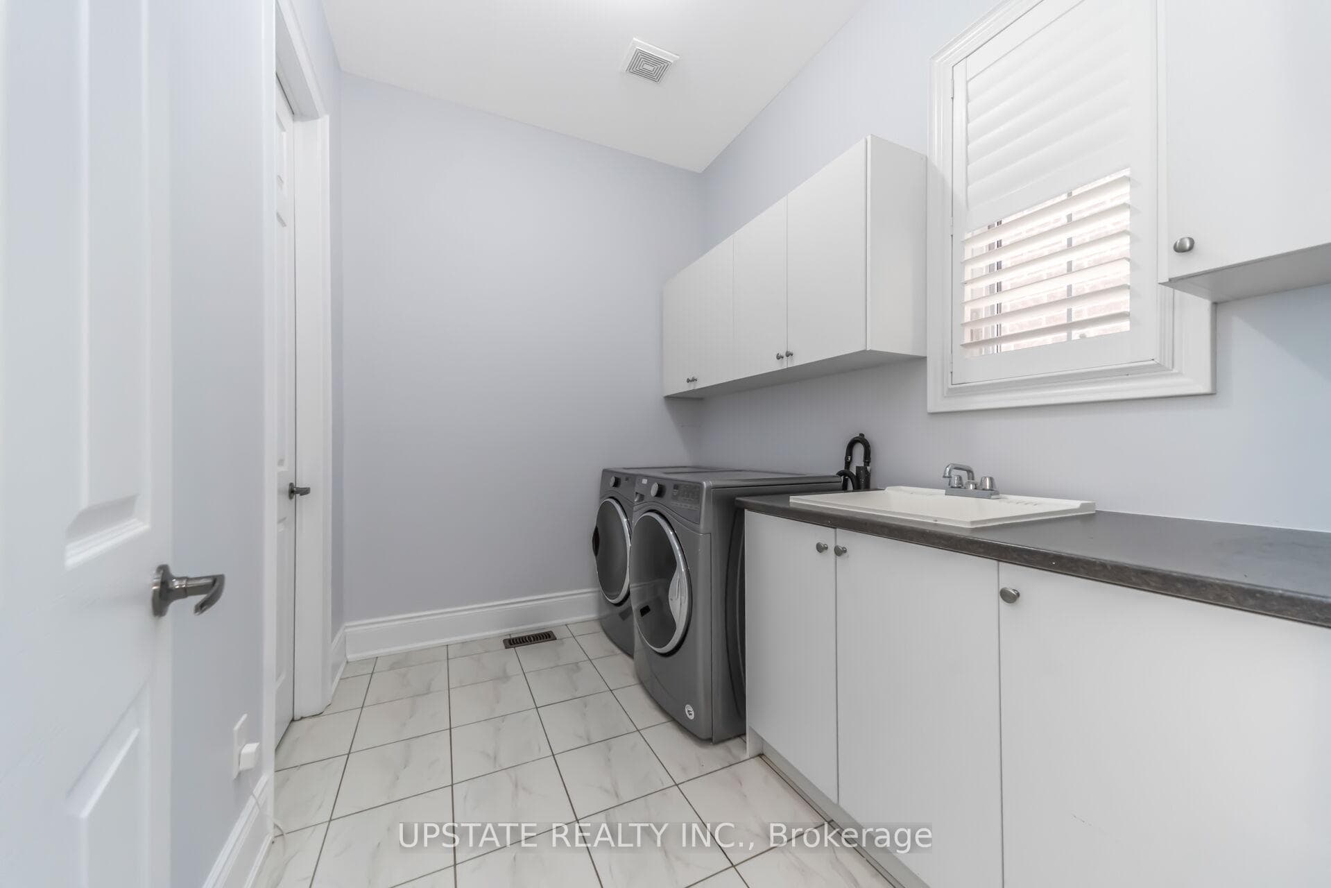 23 Spain Crescent photo 21