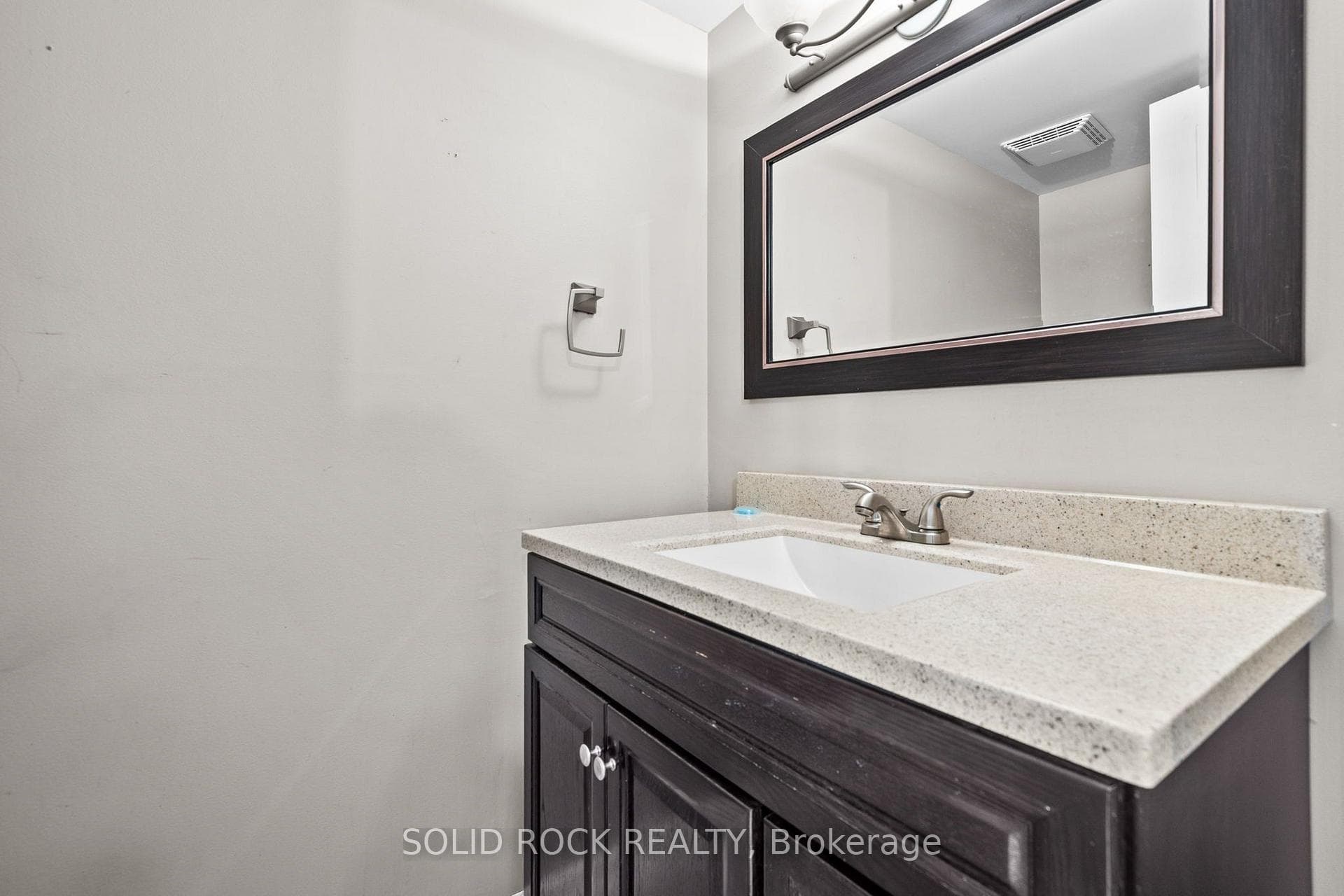 1631 Charbonneau Street photo 19