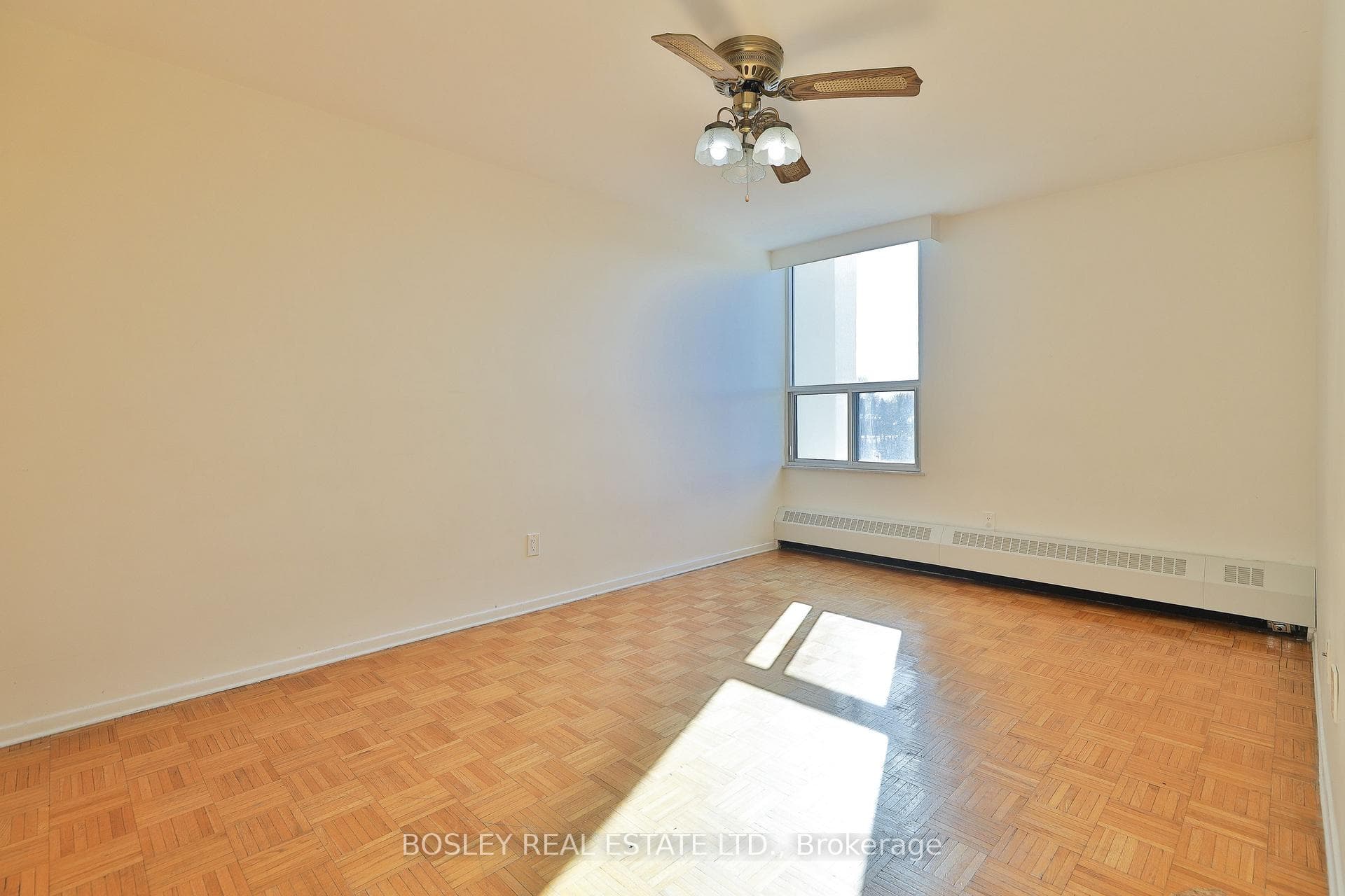 60 Pavane Linkway N/A Unit 404 photo 15