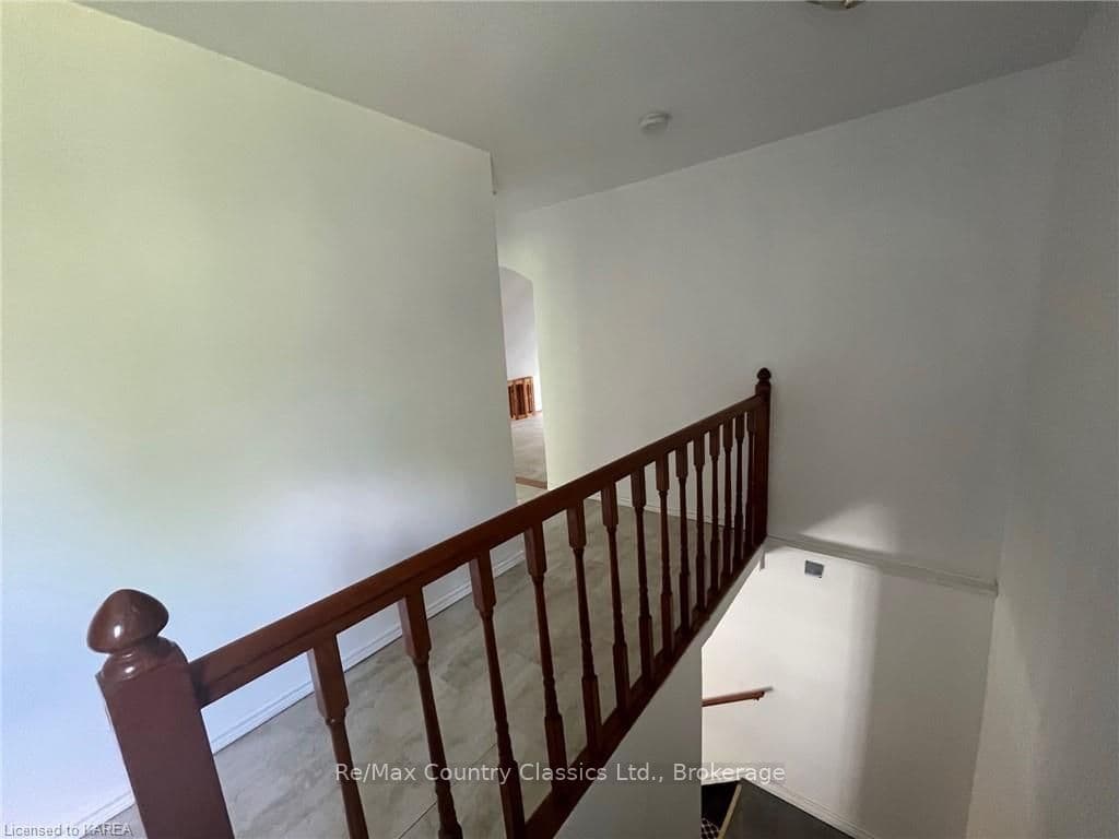 1230 HARLOWE Road photo 20