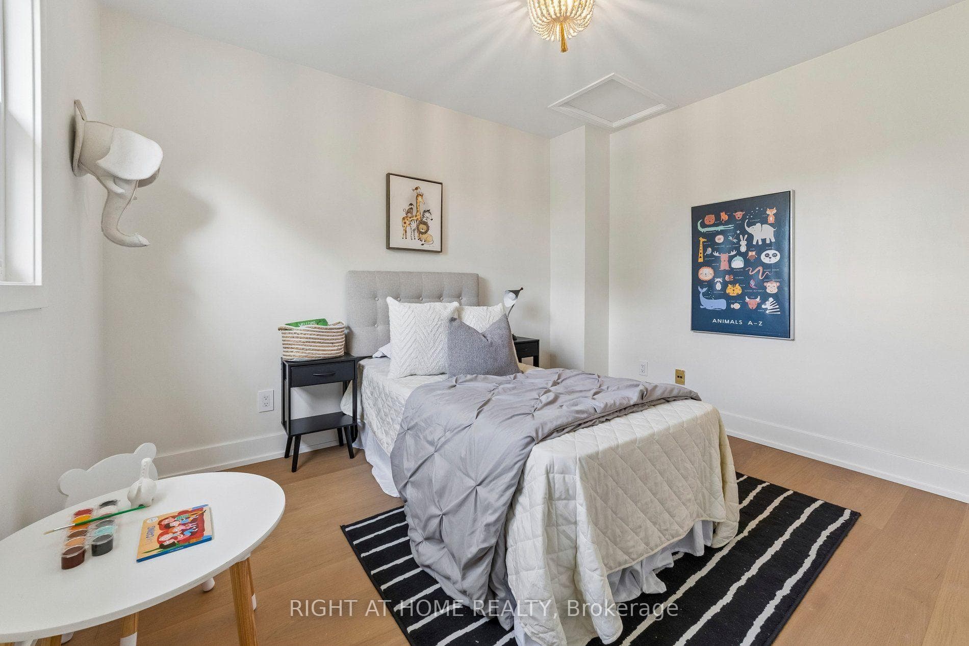 16 Ian Fleming Crescent photo 33