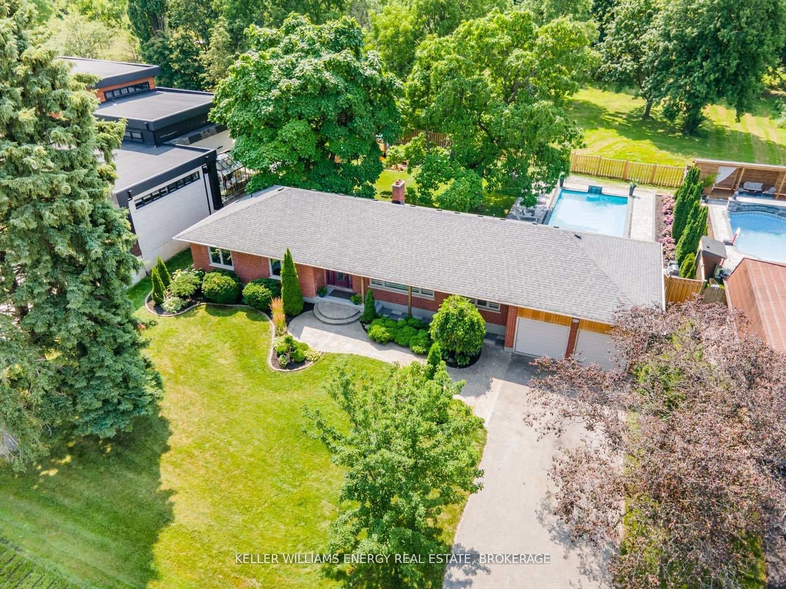 851 Swiss Heights photo 2