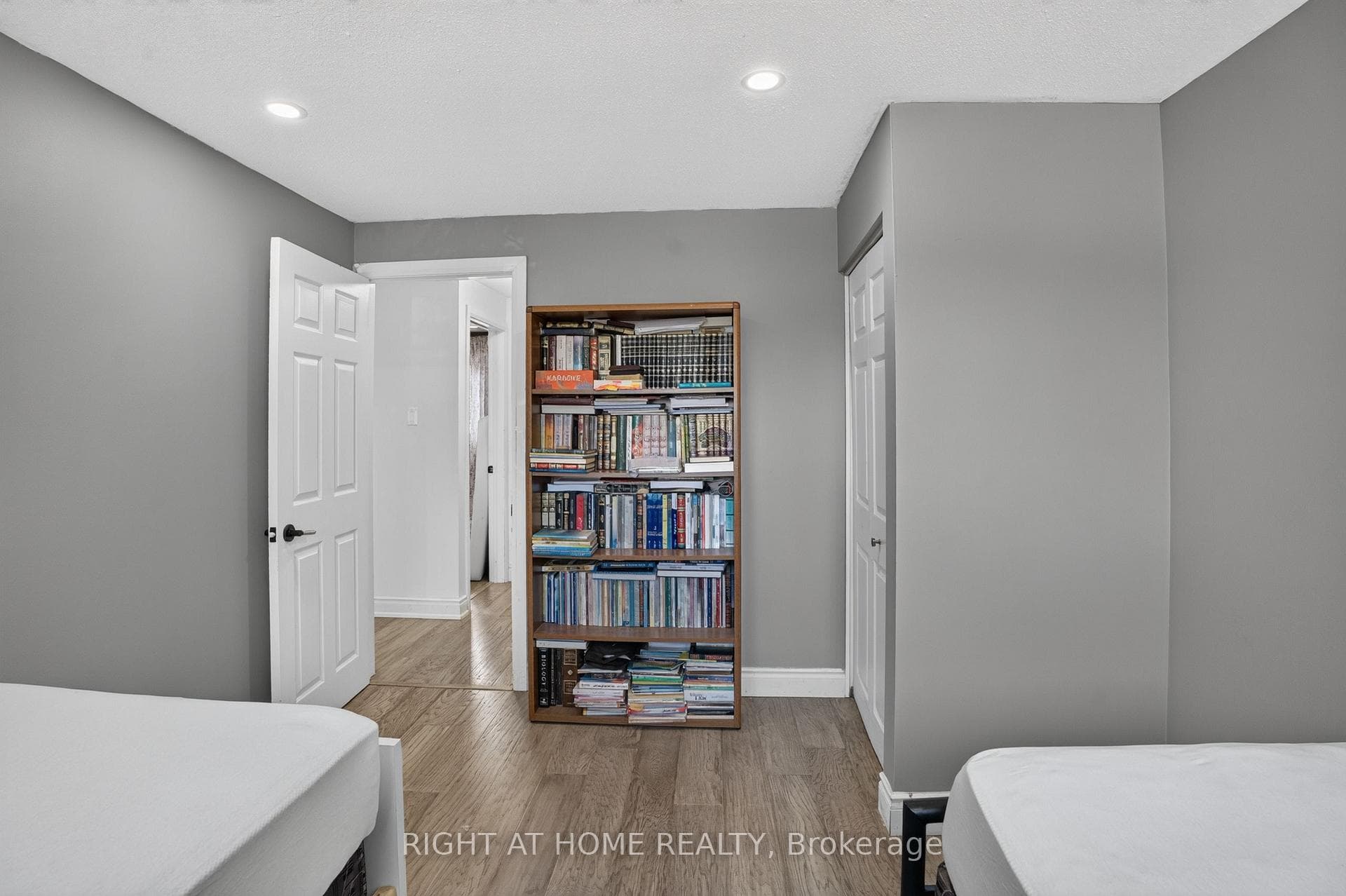 1385 Chartrand Avenue photo 19
